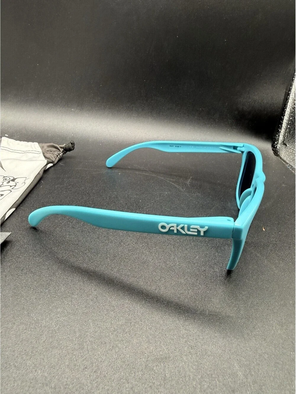 Oakley Frogskin Matte Turquoise/Grey Lenses 03-217